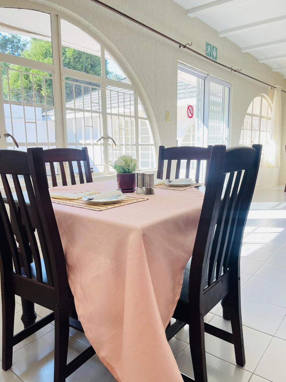 نيوكاسل Oak Gardens Bed And Breakfast المظهر الخارجي الصورة